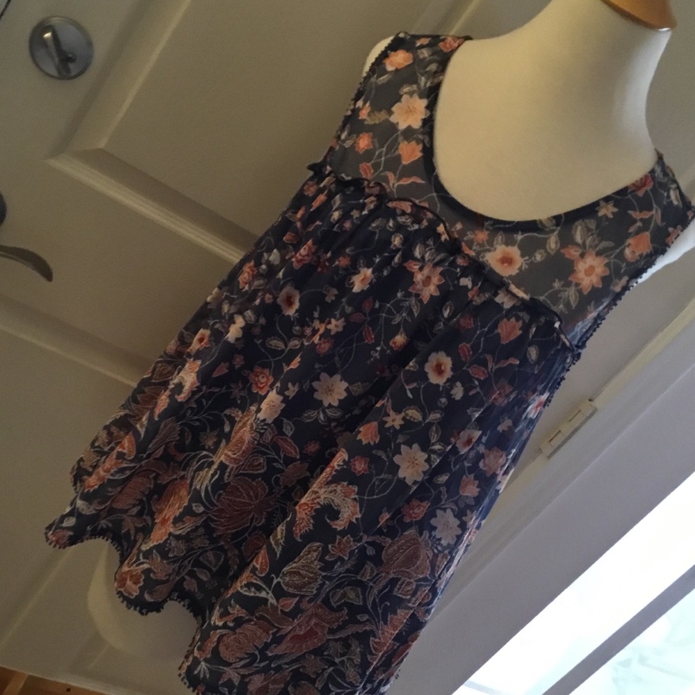 🎁 SALE! 🎁 Knox Rose Flowered Swing Top